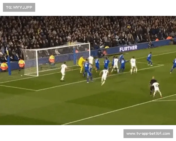 英格兰足球超级联赛：利兹联前锋班福德点射得分